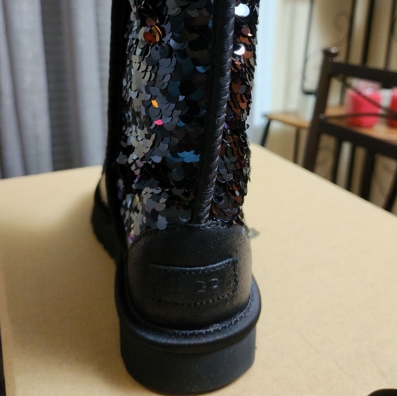 SALE! UGG Classic Short Sequin Boots - Picture 5 of 14
